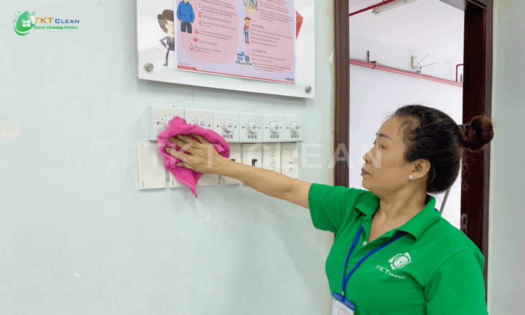 Chi tiết công việc Vệ sinh trường mầm non