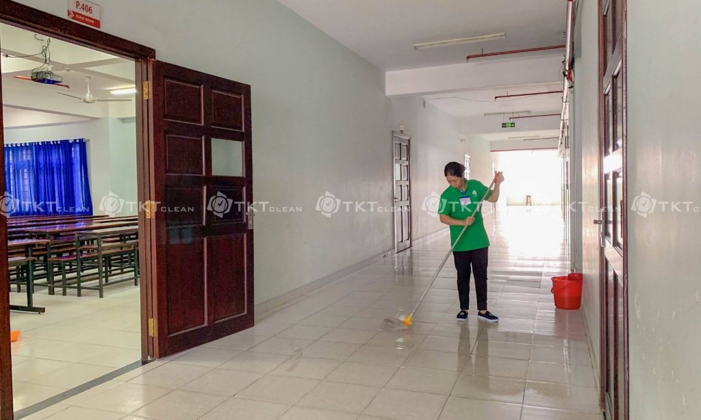 lau sanh san truong hoc