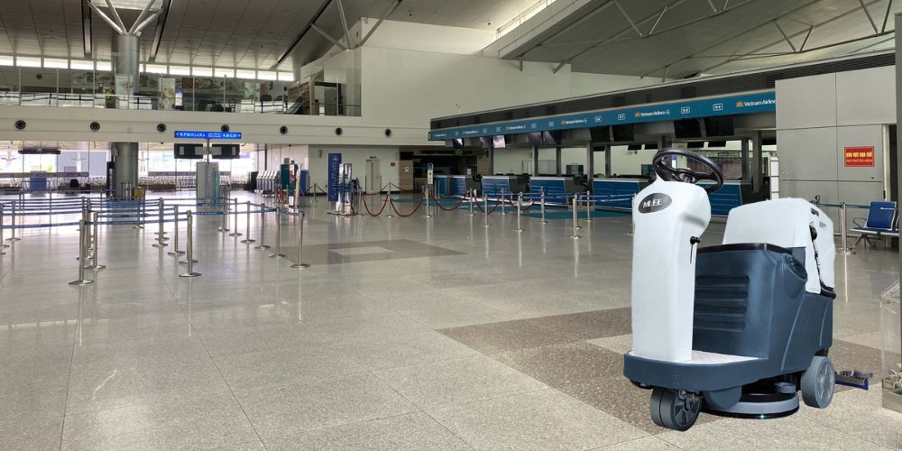 Vệ sinh sân bay nhanh, hiệu quả bằng máy chà sàn ngồi lái - máy chà sàn công nghiệp giá rẻ