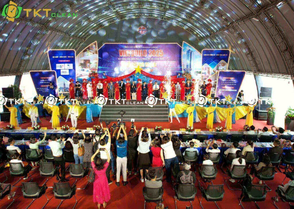 Thách Thức Khi Vệ Sinh Sự Kiện Tại Sky Expo